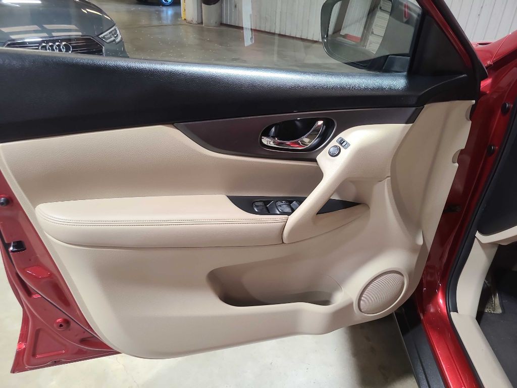 2015 Nissan Rogue Image 29