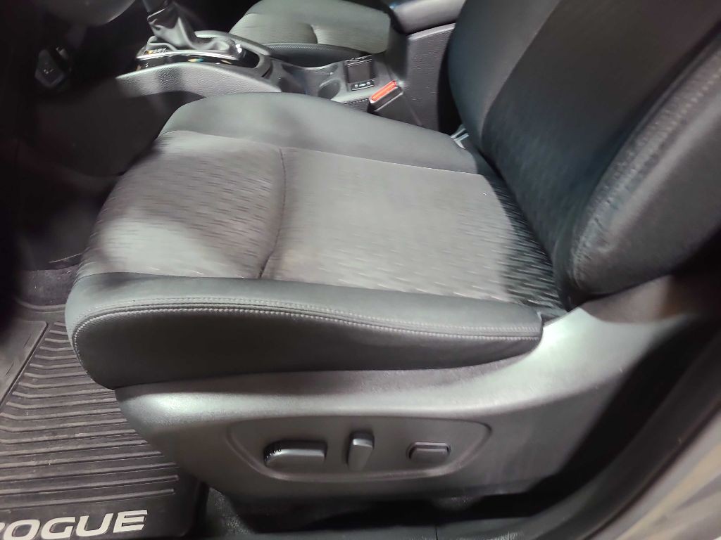 2020 Nissan Rogue Image 30