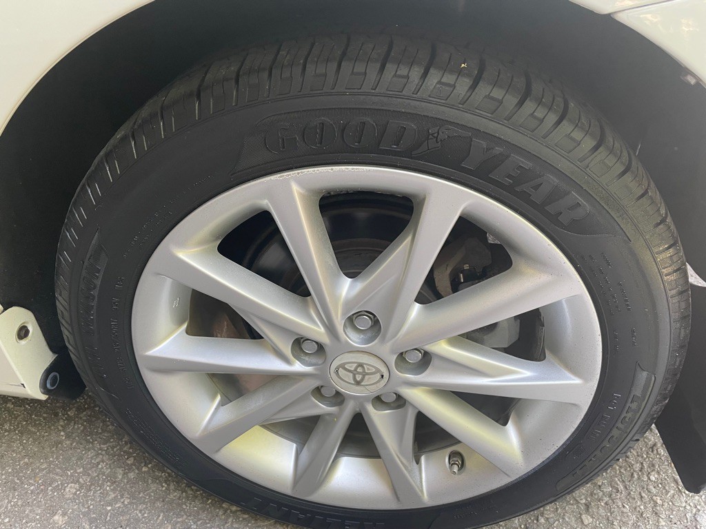 2012 Toyota Prius Image 13