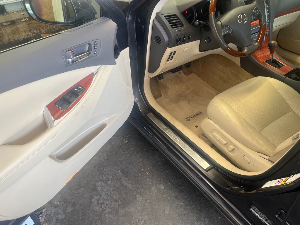 2011 Lexus ES 350 Image 4