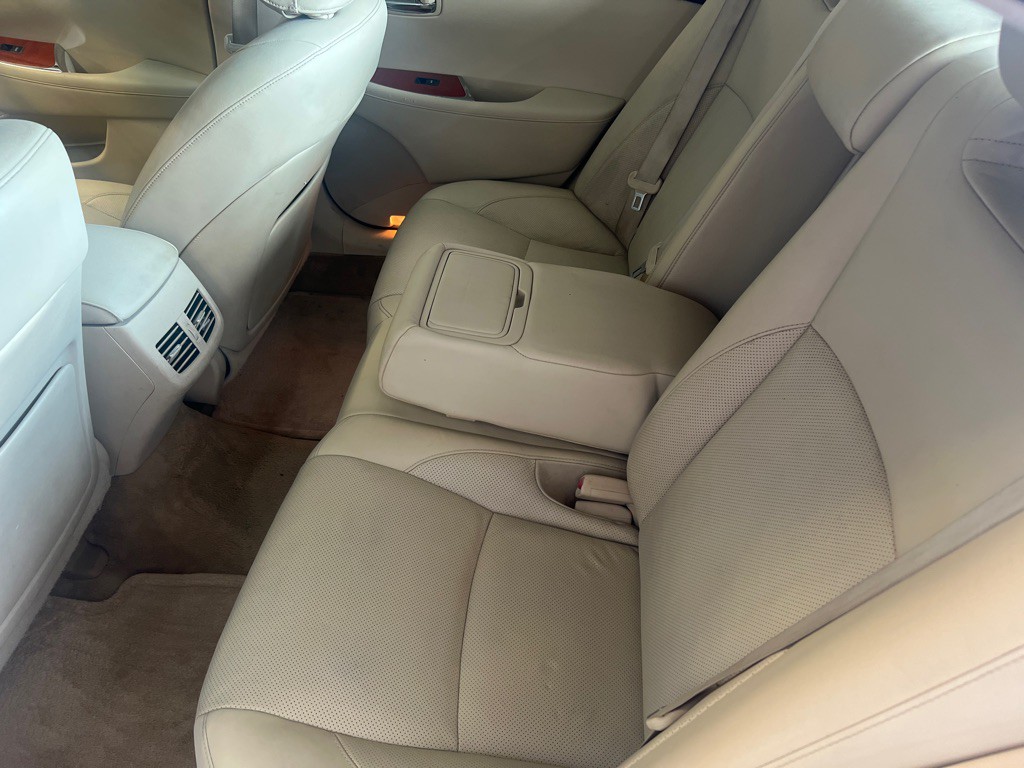 2011 Lexus ES 350 Image 9