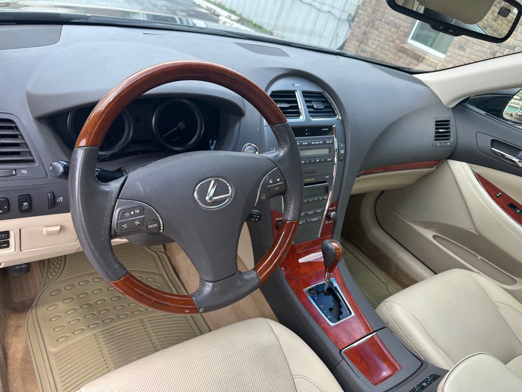 2010 Lexus ES 350 Image 4