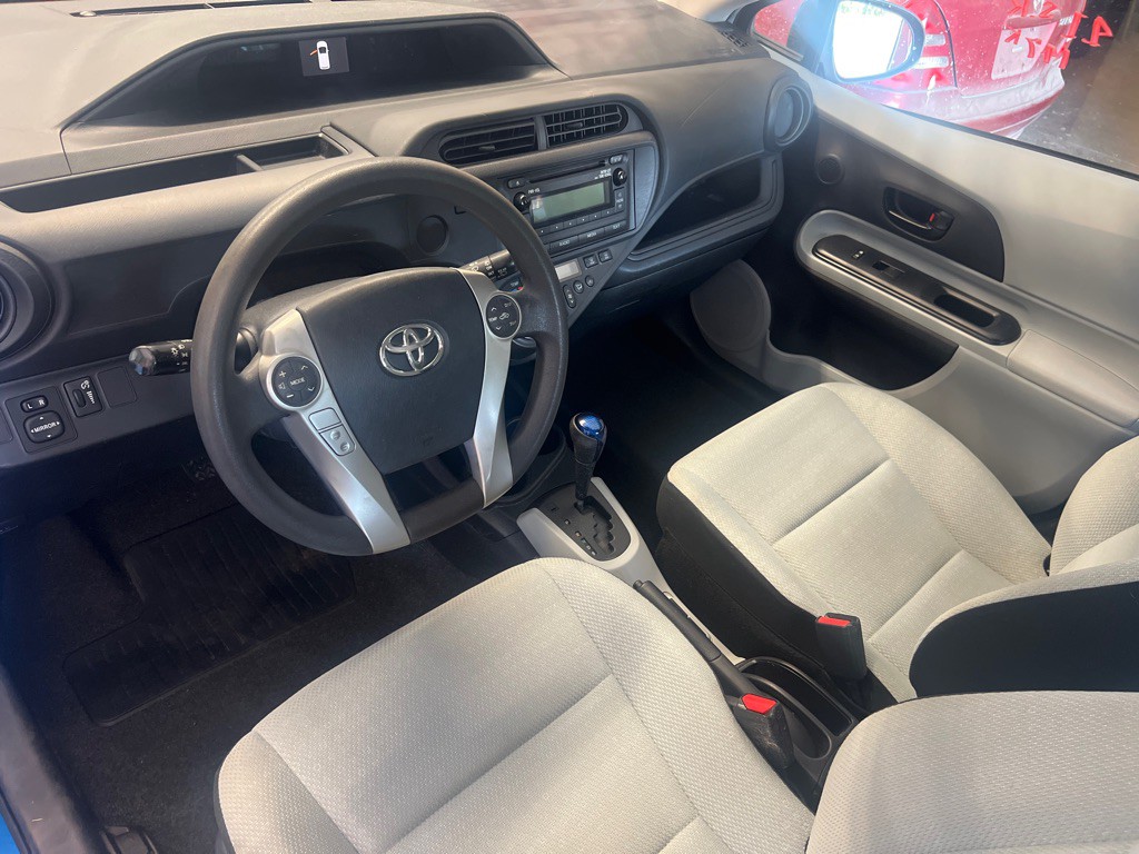 2013 Toyota Prius Image 5