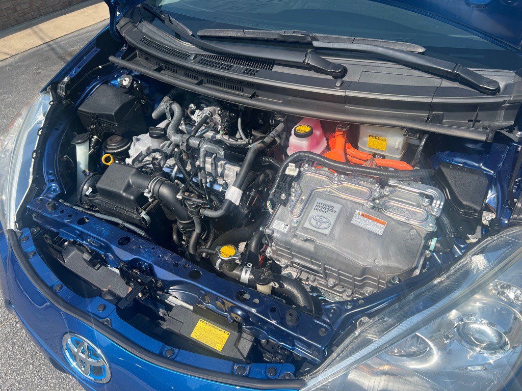 2013 Toyota Prius Image 12