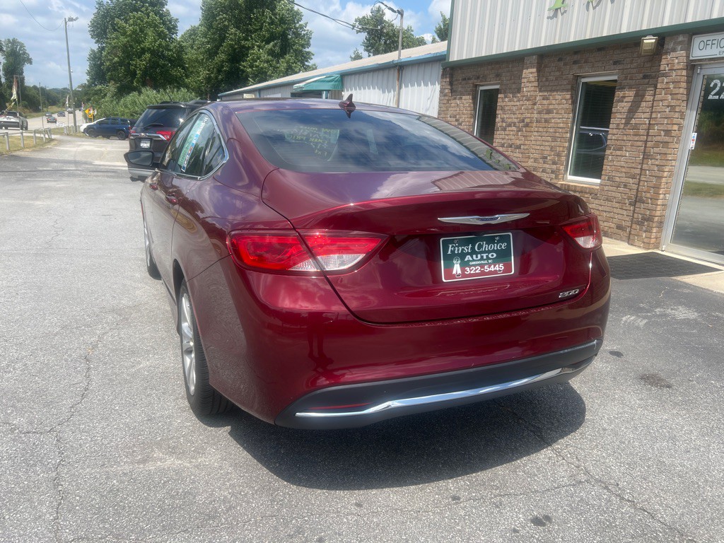 2017 Chrysler 200 Image 9