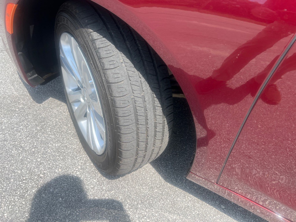 2017 Chrysler 200 Image 12