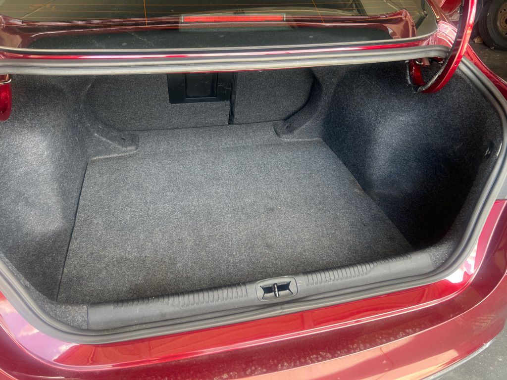2017 Chrysler 200 Image 8