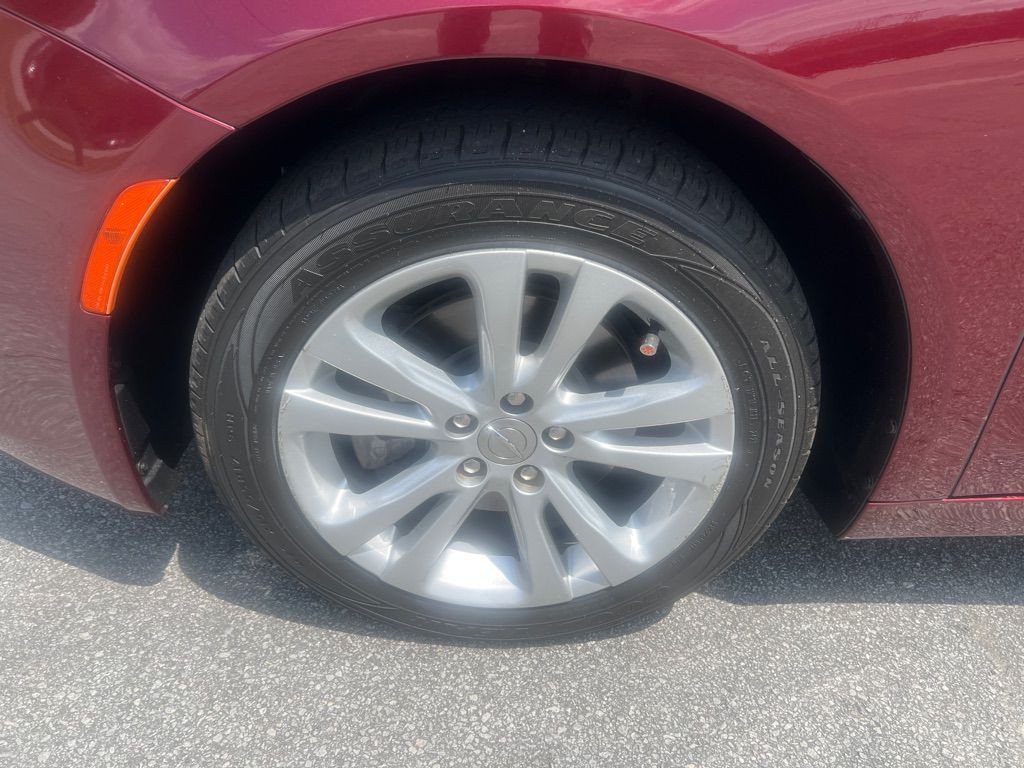 2017 Chrysler 200 Image 10