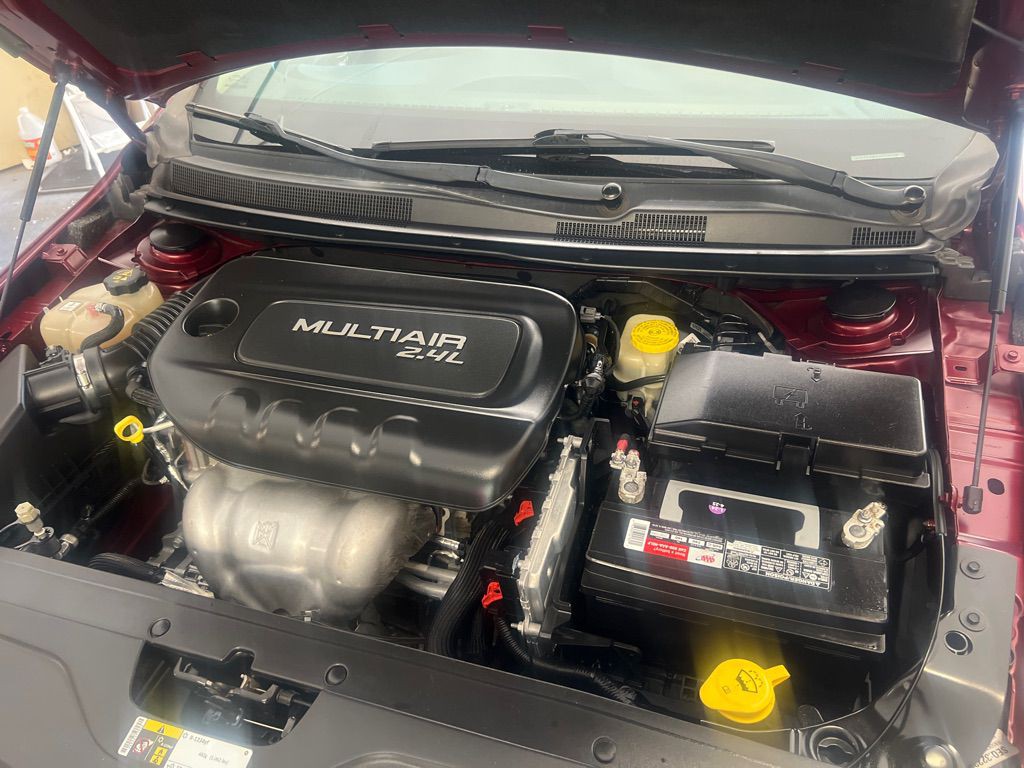 2017 Chrysler 200 Image 12
