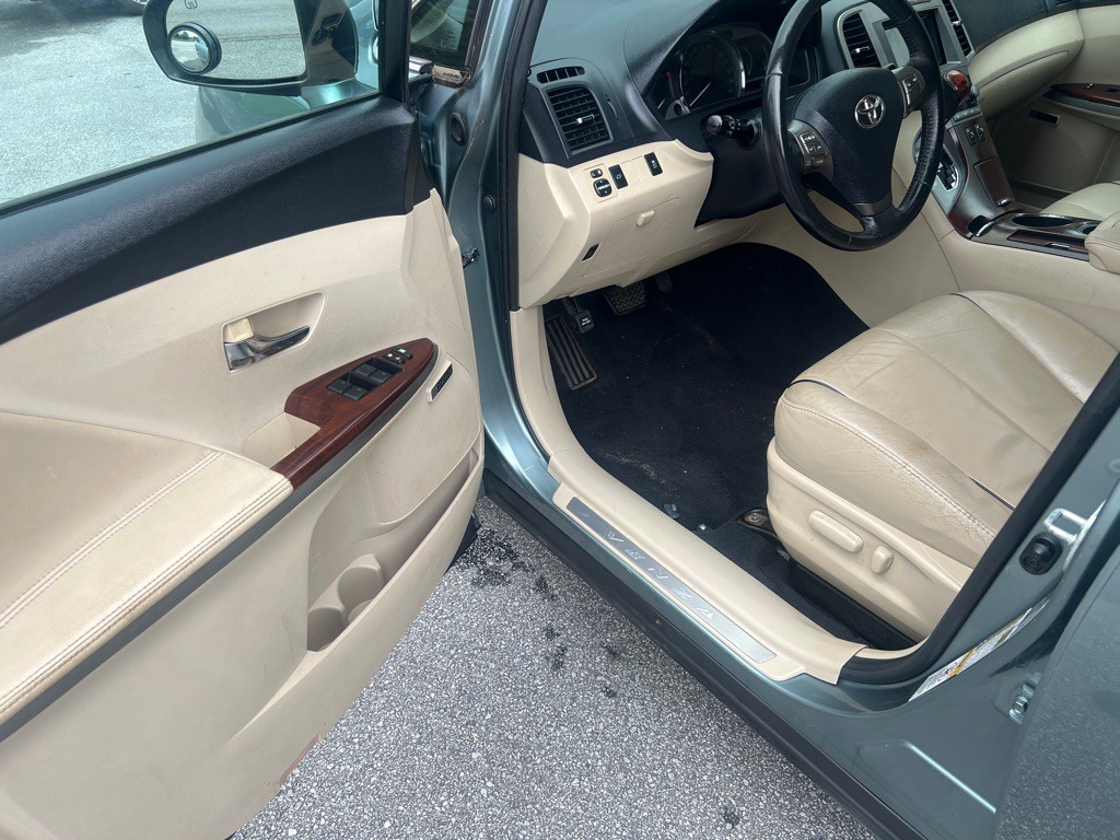 2010 Toyota Venza Image 4