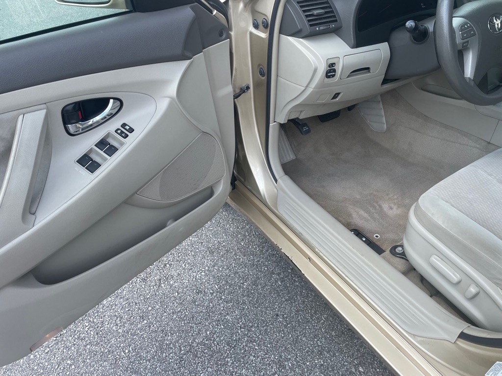 2011 Toyota Camry Image 5