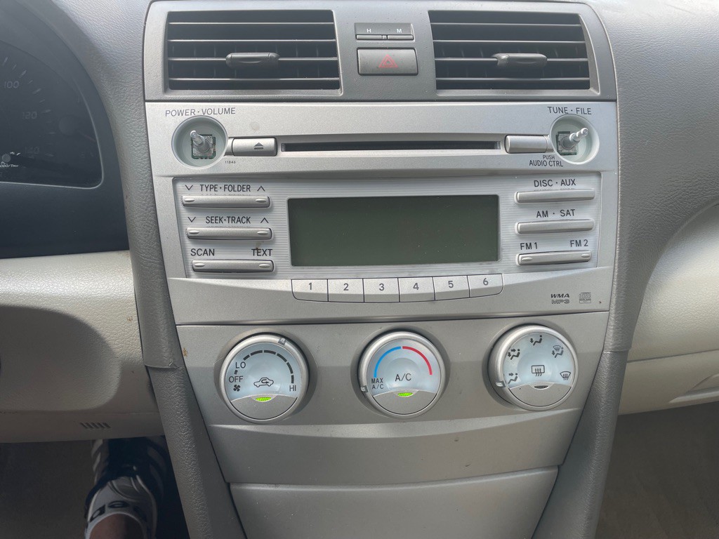 2011 Toyota Camry Image 8