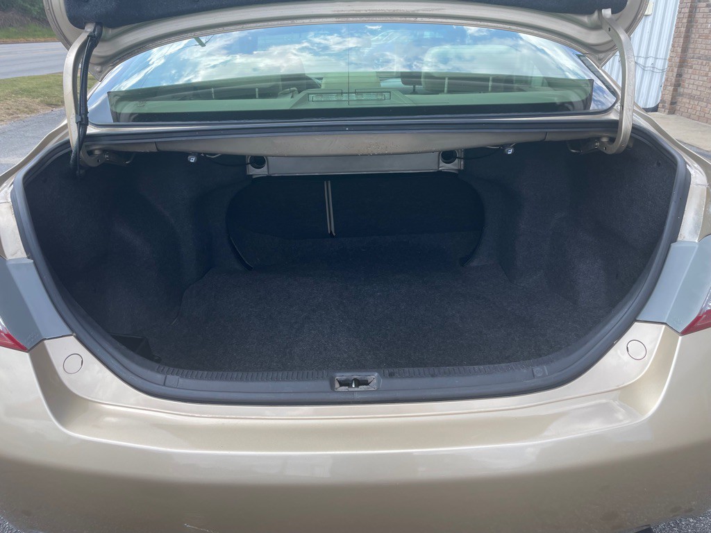2011 Toyota Camry Image 11