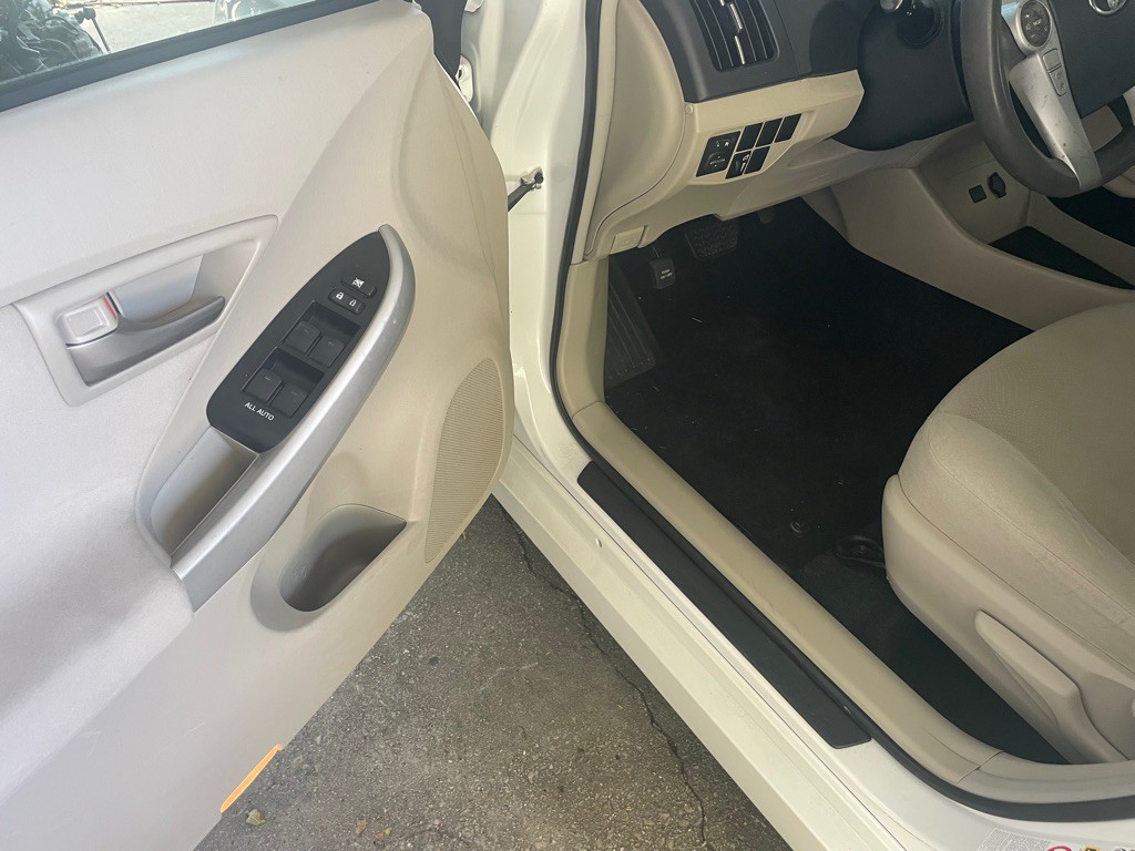 2013 Toyota Prius Image 5