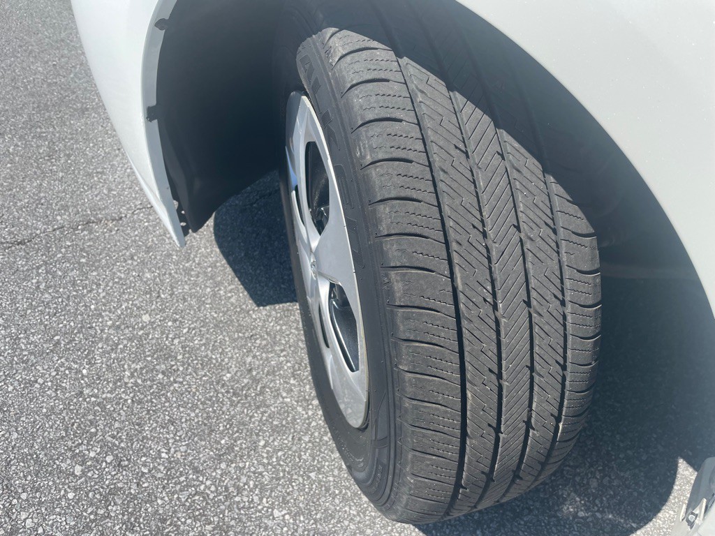 2013 Toyota Prius Image 12