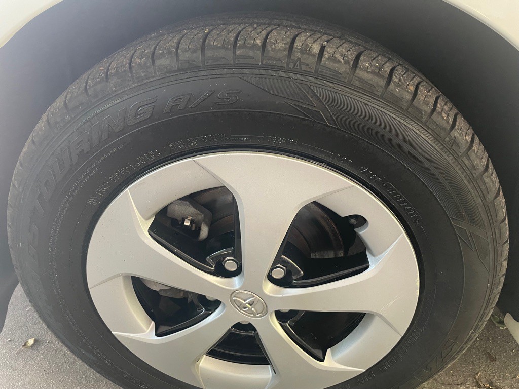 2013 Toyota Prius Image 13