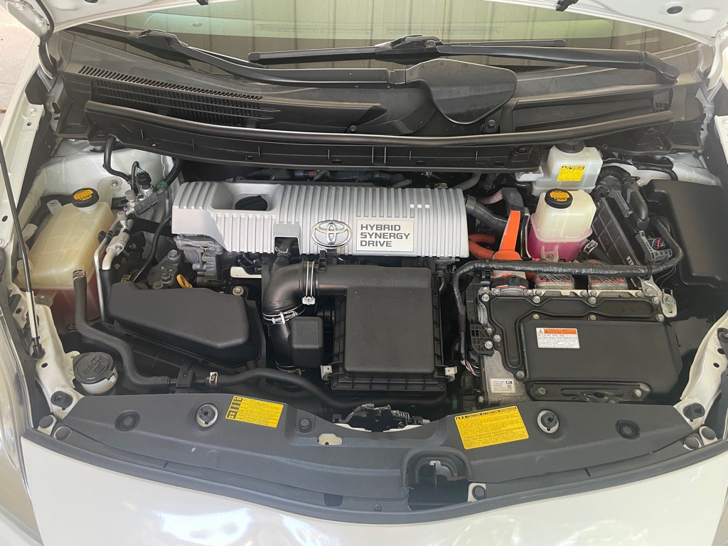 2013 Toyota Prius Image 14