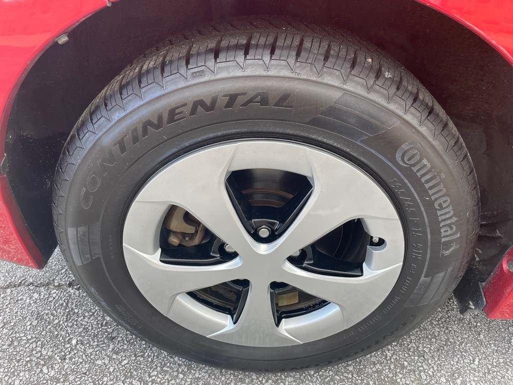 2013 Toyota Prius Image 13