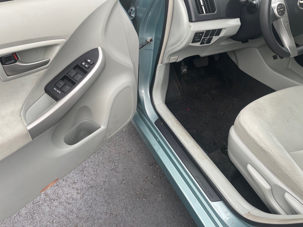 2012 Toyota Prius Image 5