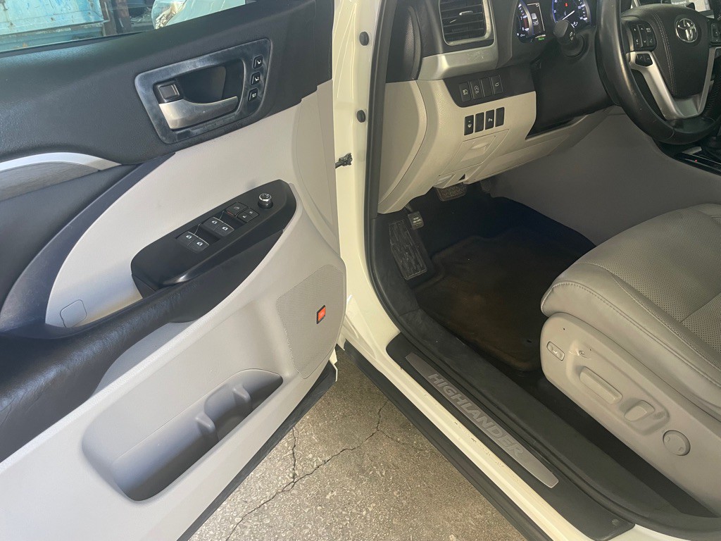 2018 Toyota Highlander Image 5