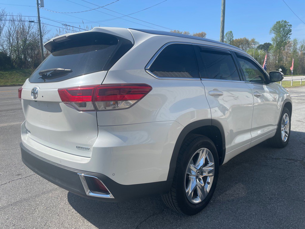 2018 Toyota Highlander Image 12