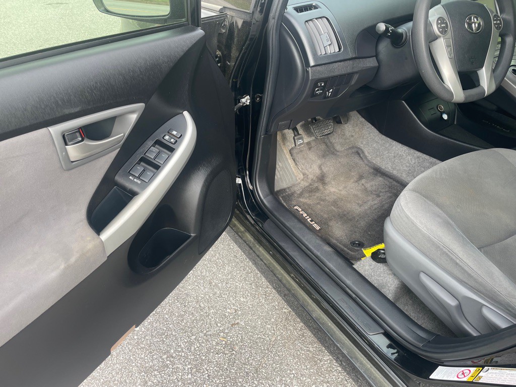 2013 Toyota Prius Image 5