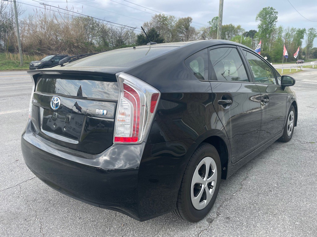 2013 Toyota Prius Image 10