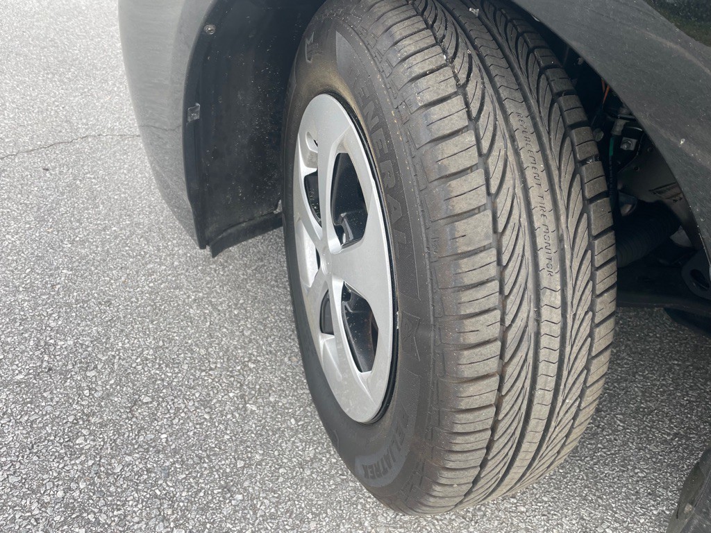 2013 Toyota Prius Image 12