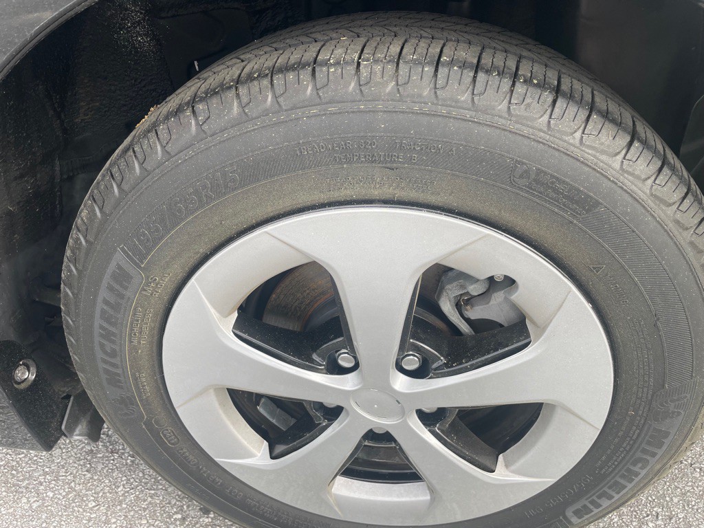 2013 Toyota Prius Image 13