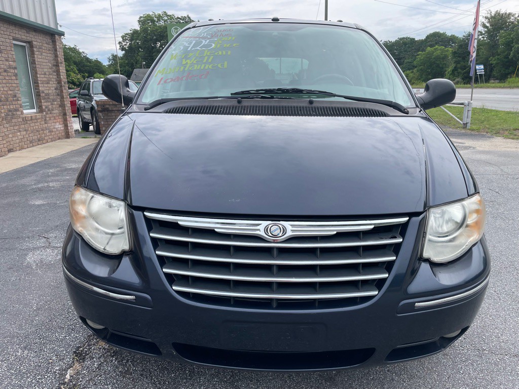 2007 Chrysler Town & Country Image 3