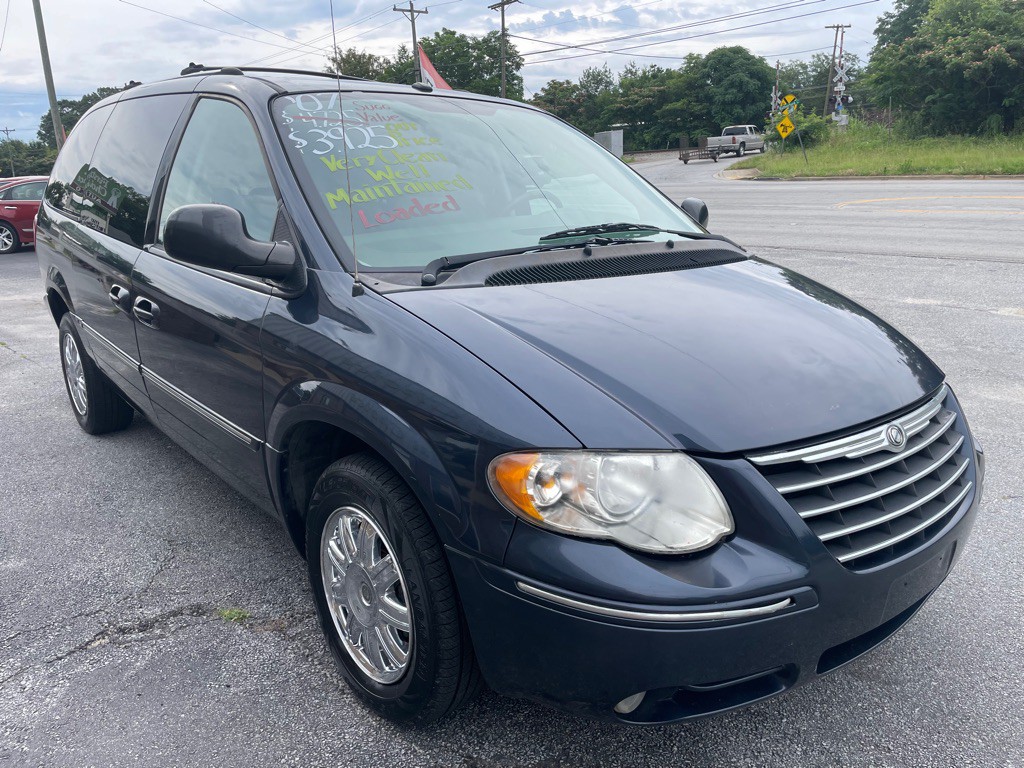 2007 Chrysler Town & Country Image 4