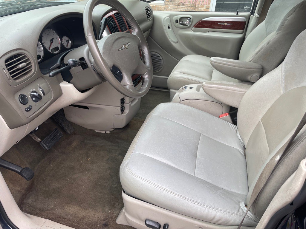 2007 Chrysler Town & Country Image 6