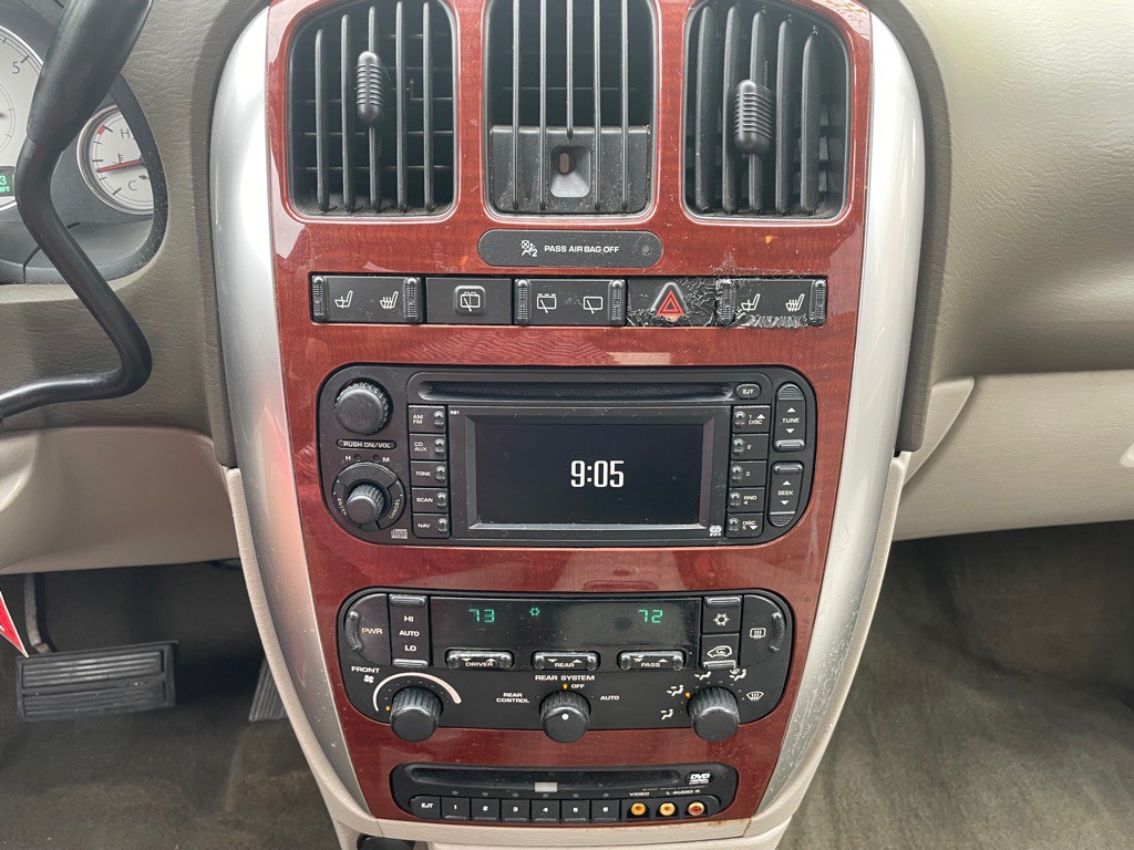 2007 Chrysler Town & Country Image 8