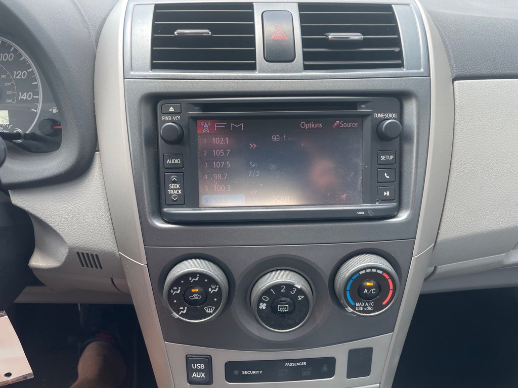 2013 Toyota Corolla Image 8