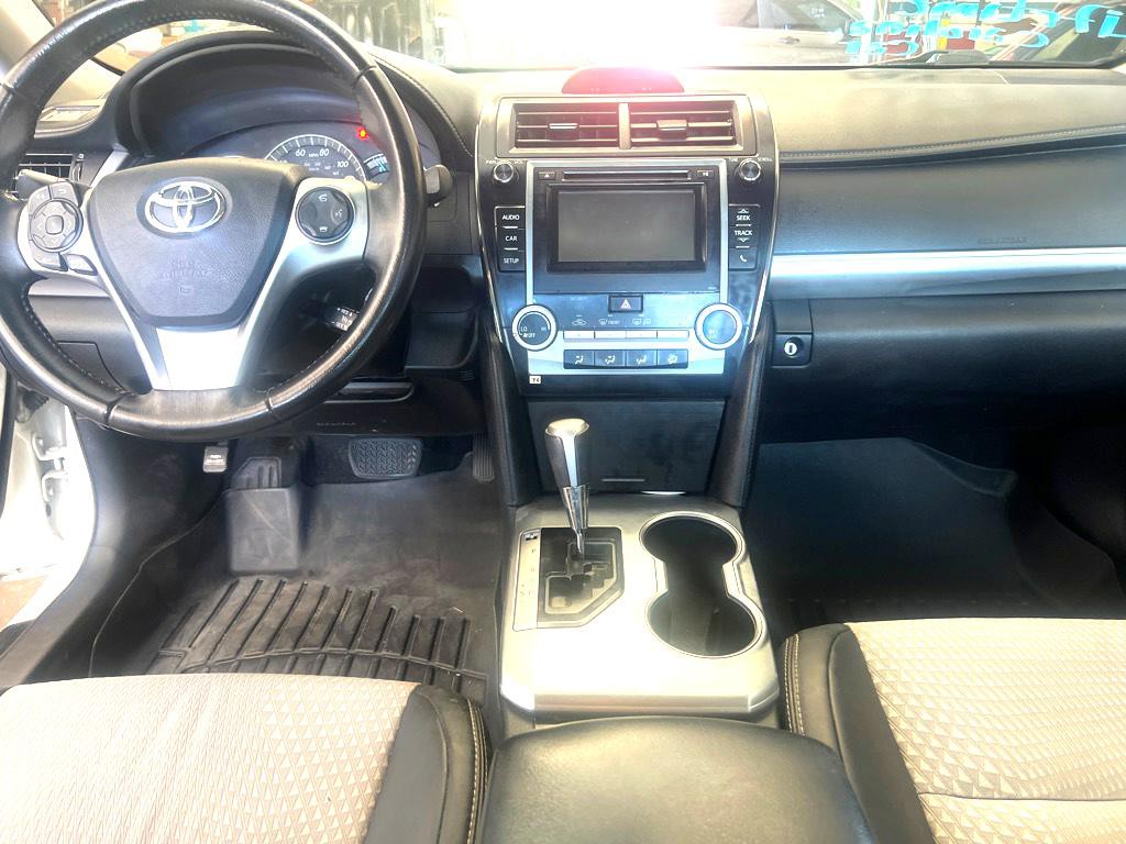 2014 Toyota Camry Image 6