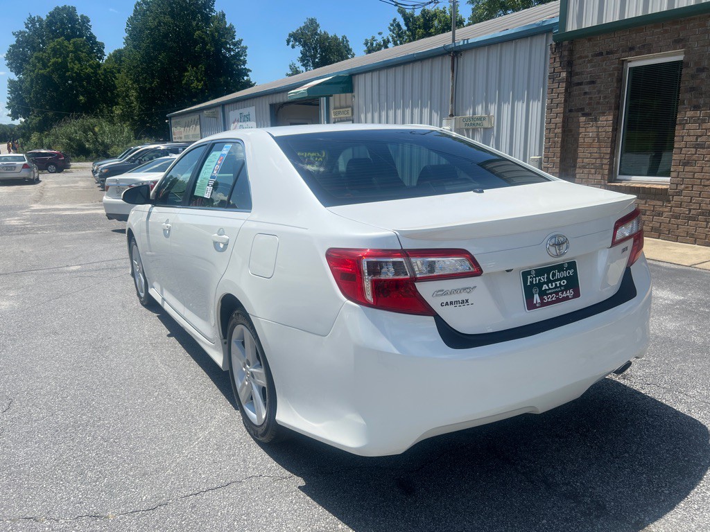 2014 Toyota Camry Image 9