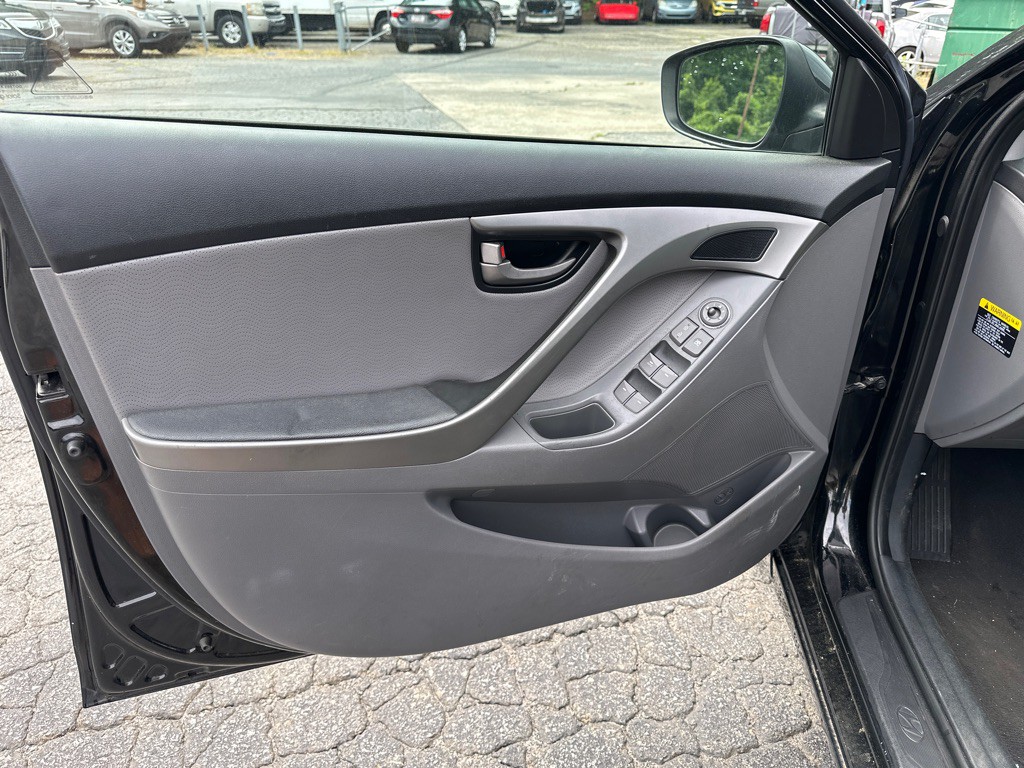 2012 Hyundai Elantra Image 9