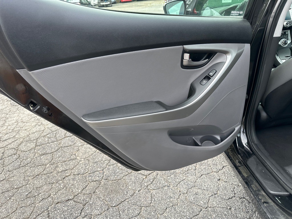 2012 Hyundai Elantra Image 13