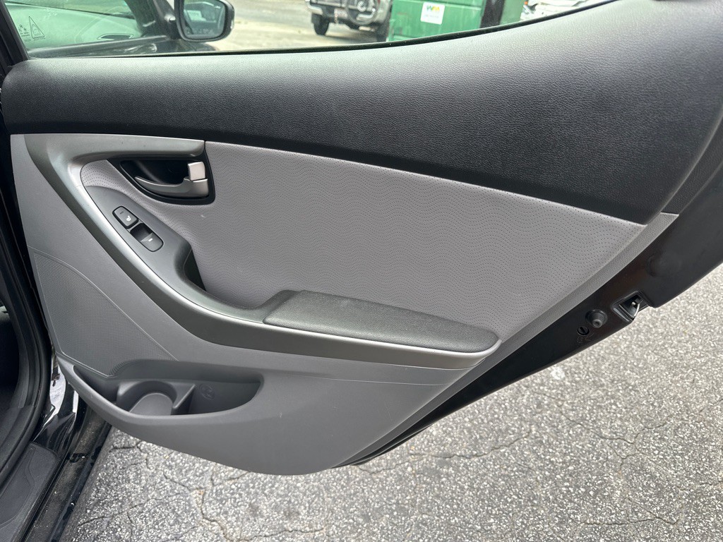 2012 Hyundai Elantra Image 15