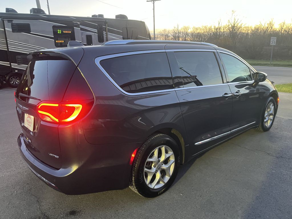 2020 Chrysler Pacifica Image 7
