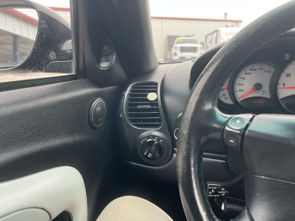 2000 Porsche 911 Image 18