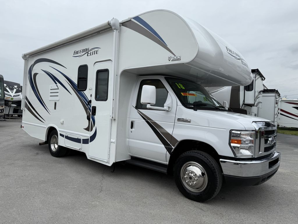 2018 Ford Econoline Image 2