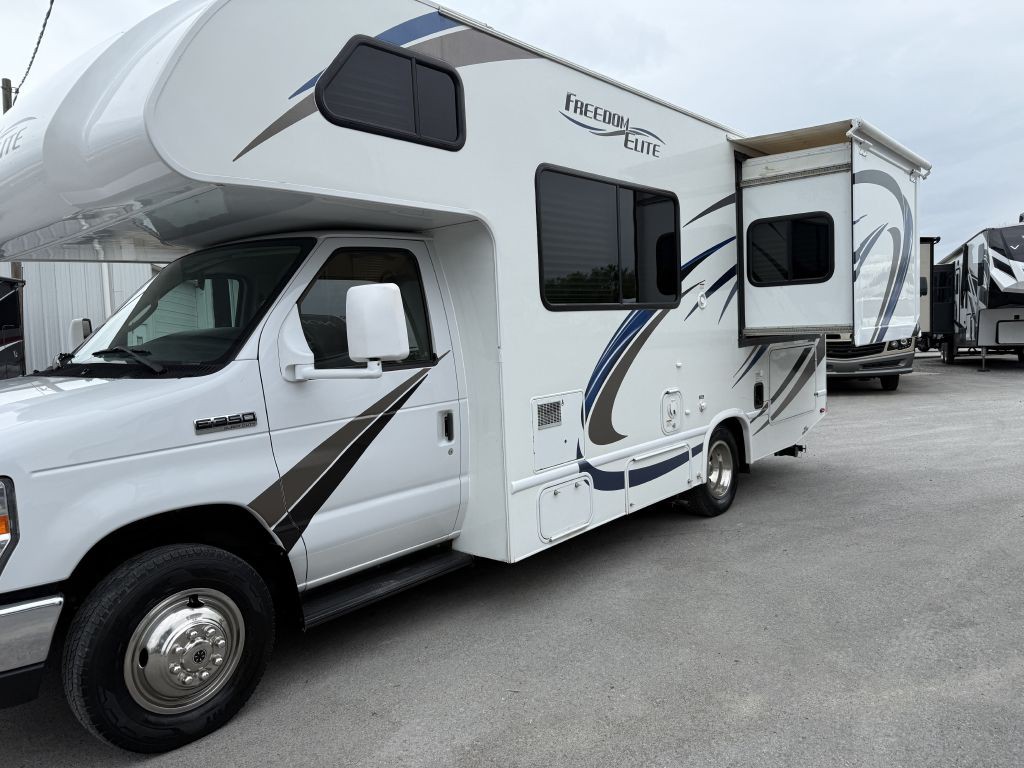 2018 Ford Econoline Image 38