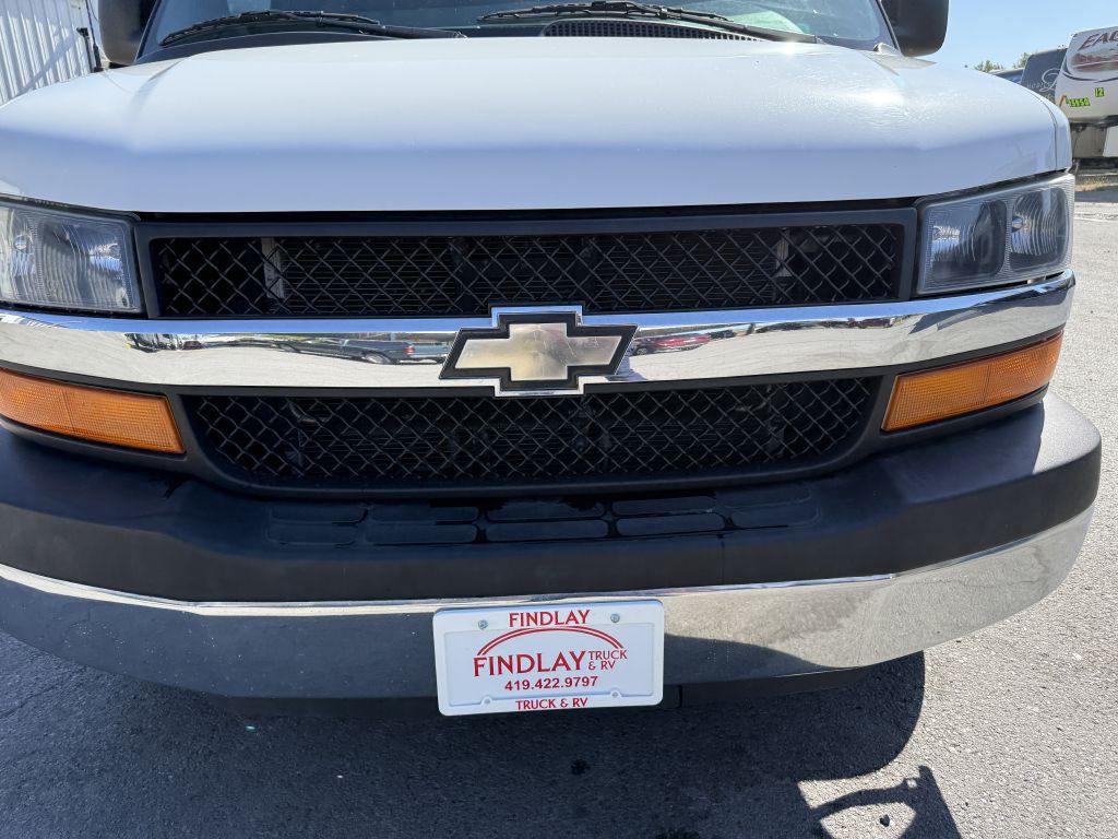 2016 Chevrolet Express Image 4