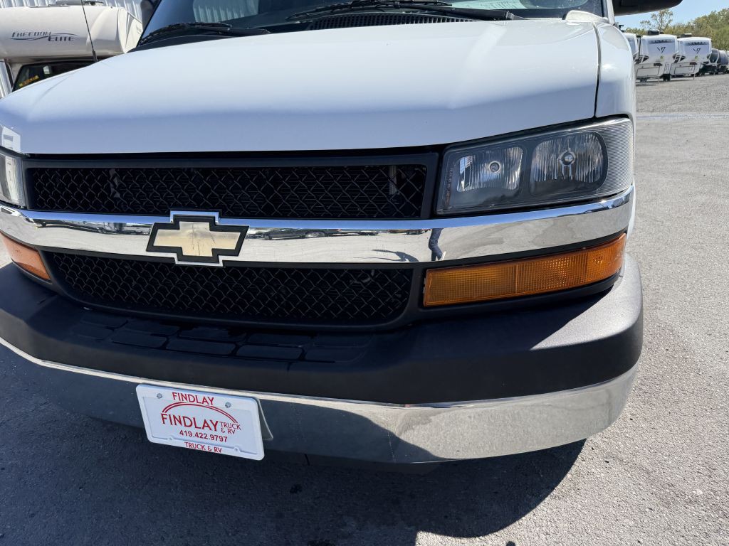 2016 Chevrolet Express Image 5