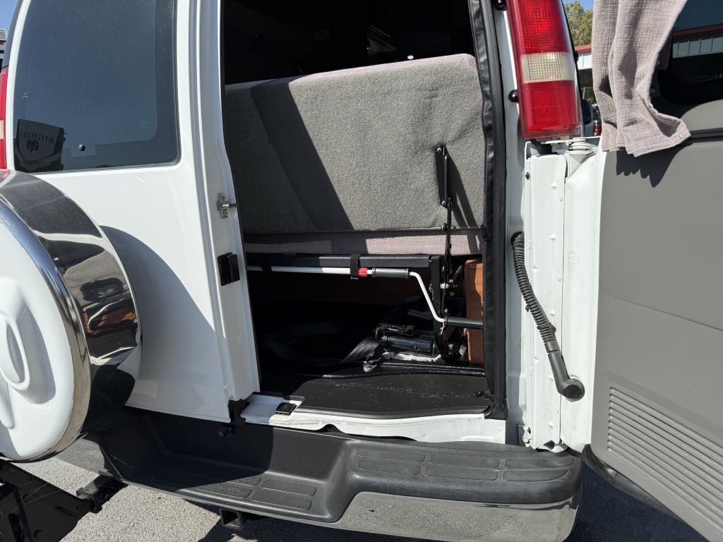 2016 Chevrolet Express Image 10