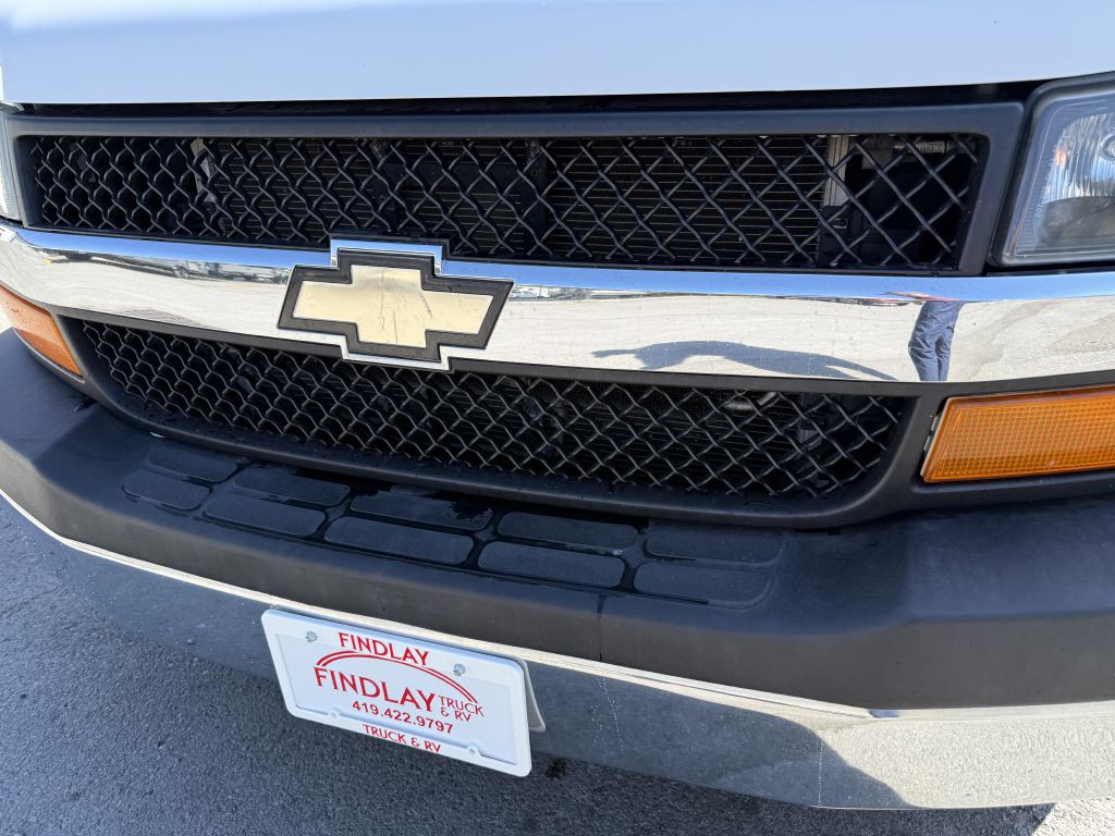 2016 Chevrolet Express Image 18