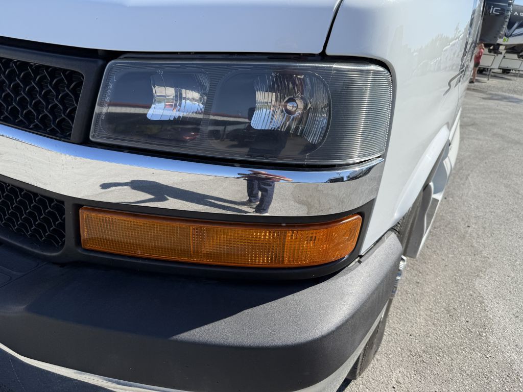 2016 Chevrolet Express Image 19