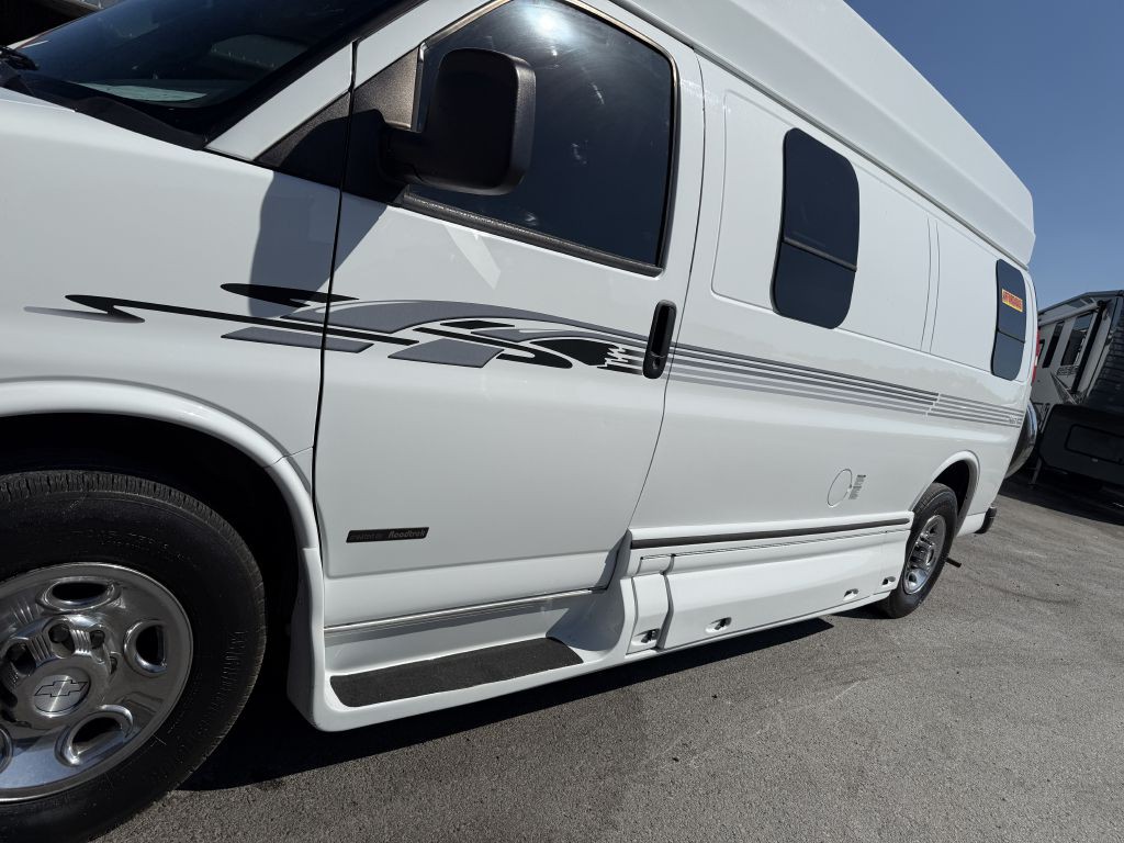 2016 Chevrolet Express Image 20