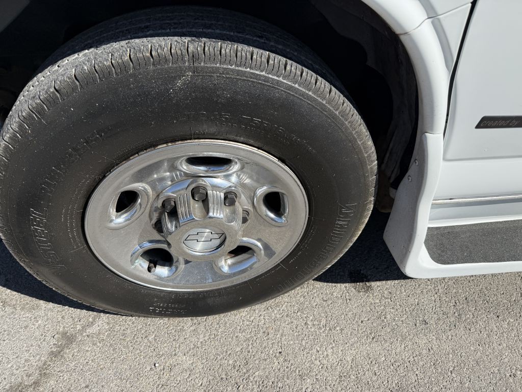 2016 Chevrolet Express Image 21